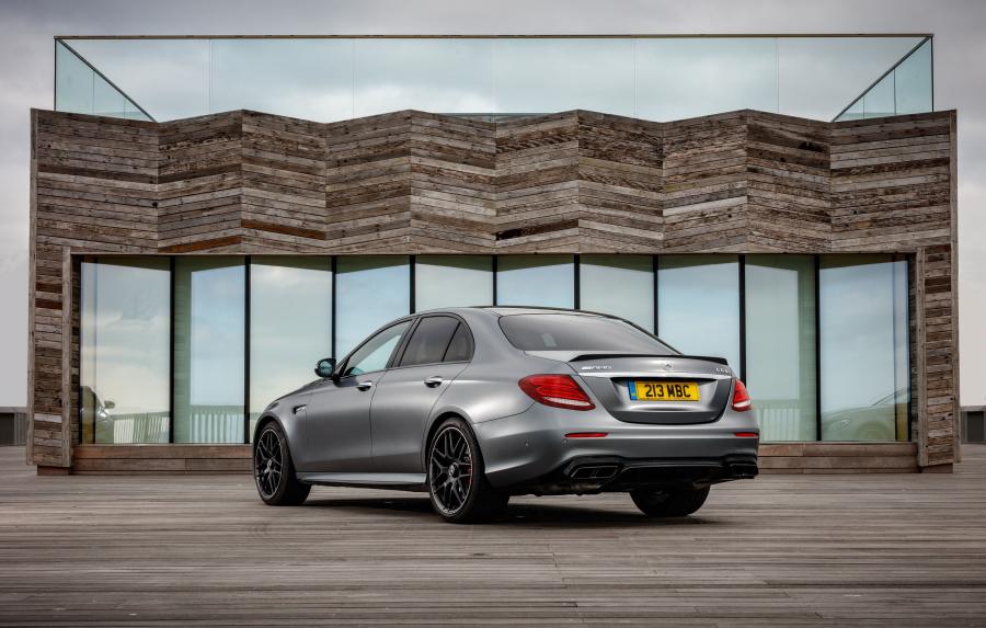  Mercedes-AMG E63 S 4Matic+ 2017 года  (UK) (фото 30 из 40)